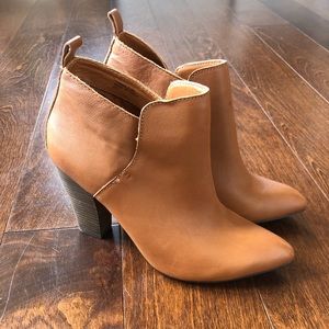 Steve Madden Jammie Heeled Ankle Booties Tan